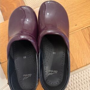 Dansko Kids Glossy Plum Slippers
